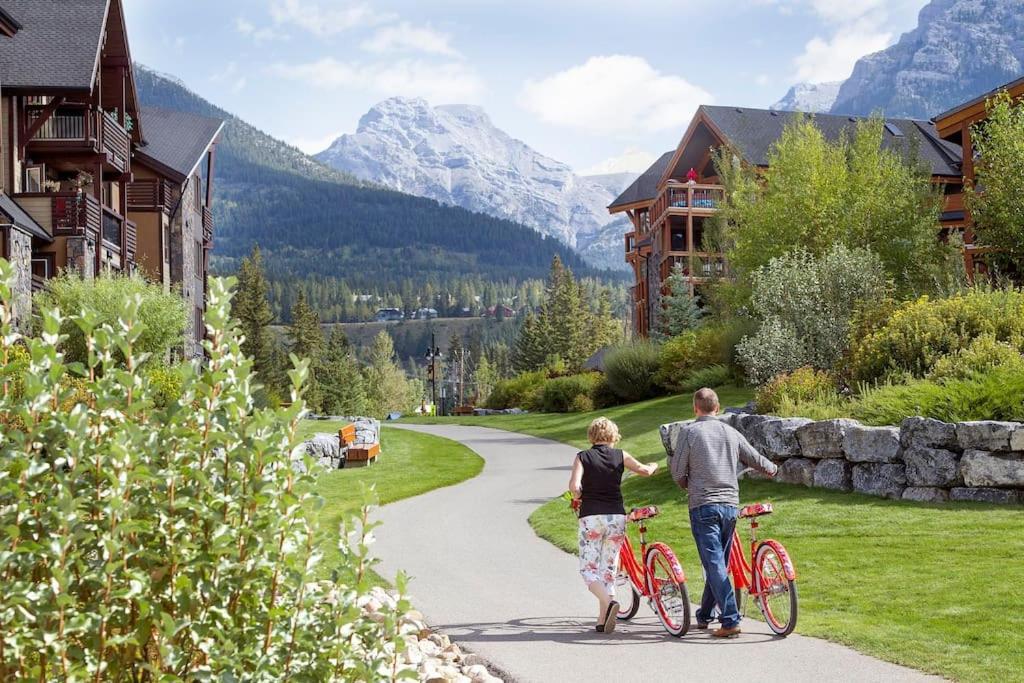 Luxurious Rundle Cliffs Lodge In Spring Creek Канмор Екстериор снимка